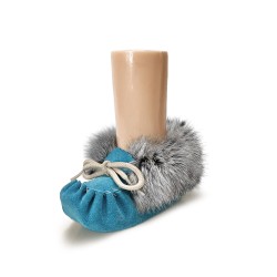 "Laurentian Chief Baby moccasin fur collar, insole"