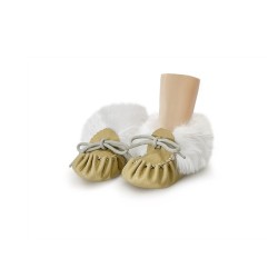 "Laurentian Chief Baby moccasin fur collar, insole"